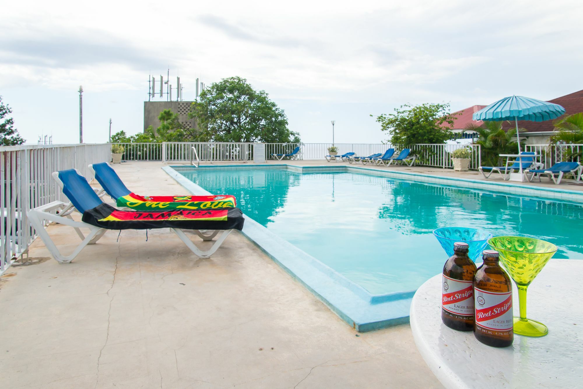 Montego Bay Club Apartments Exteriör bild