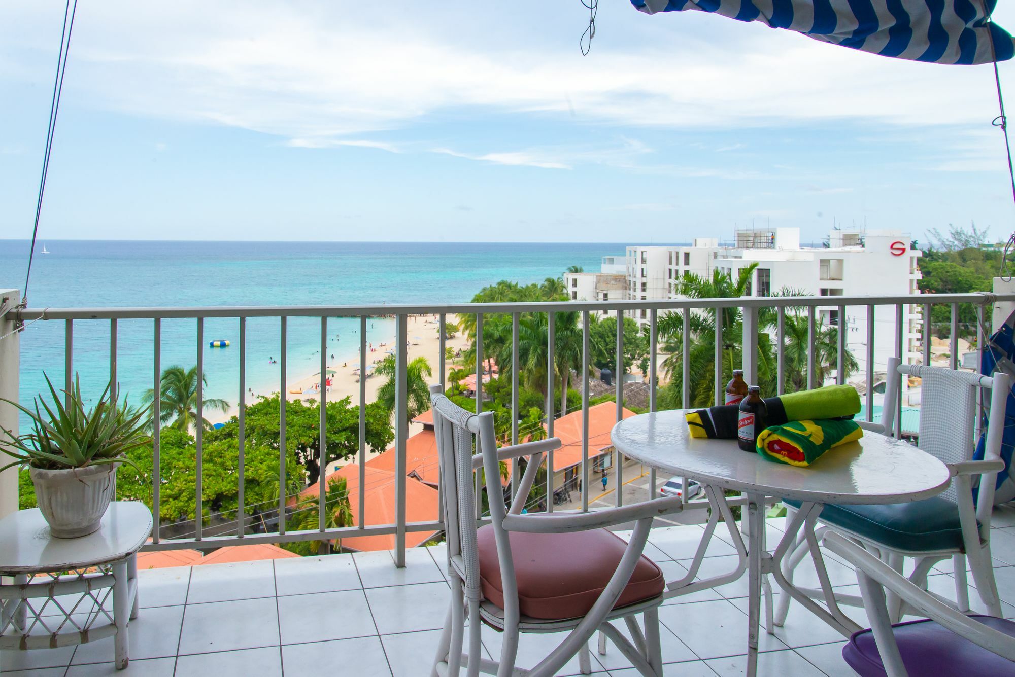 Montego Bay Club Apartments Exteriör bild