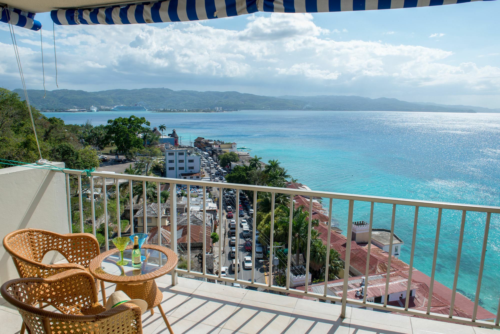 Montego Bay Club Apartments Exteriör bild