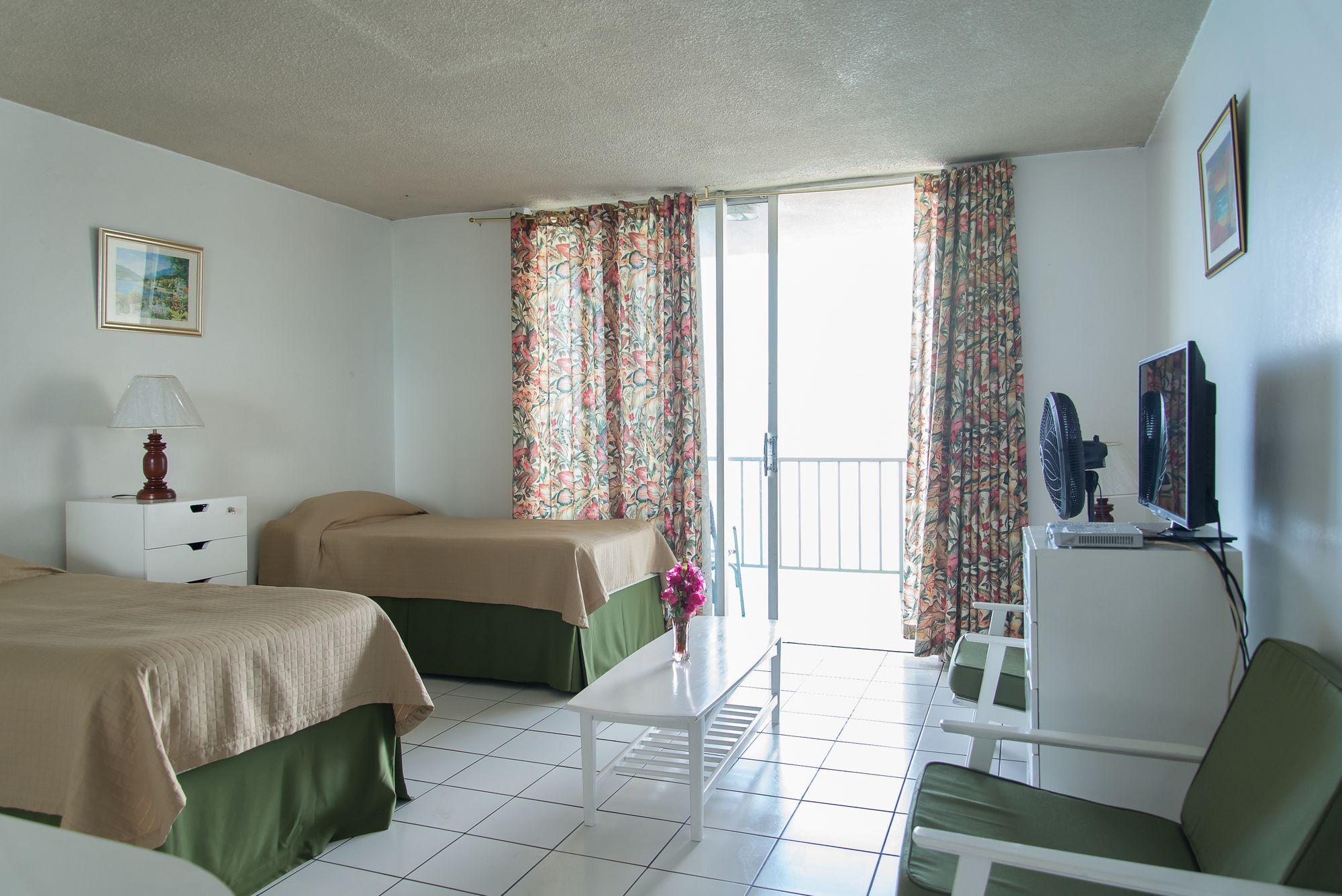 Montego Bay Club Apartments Exteriör bild